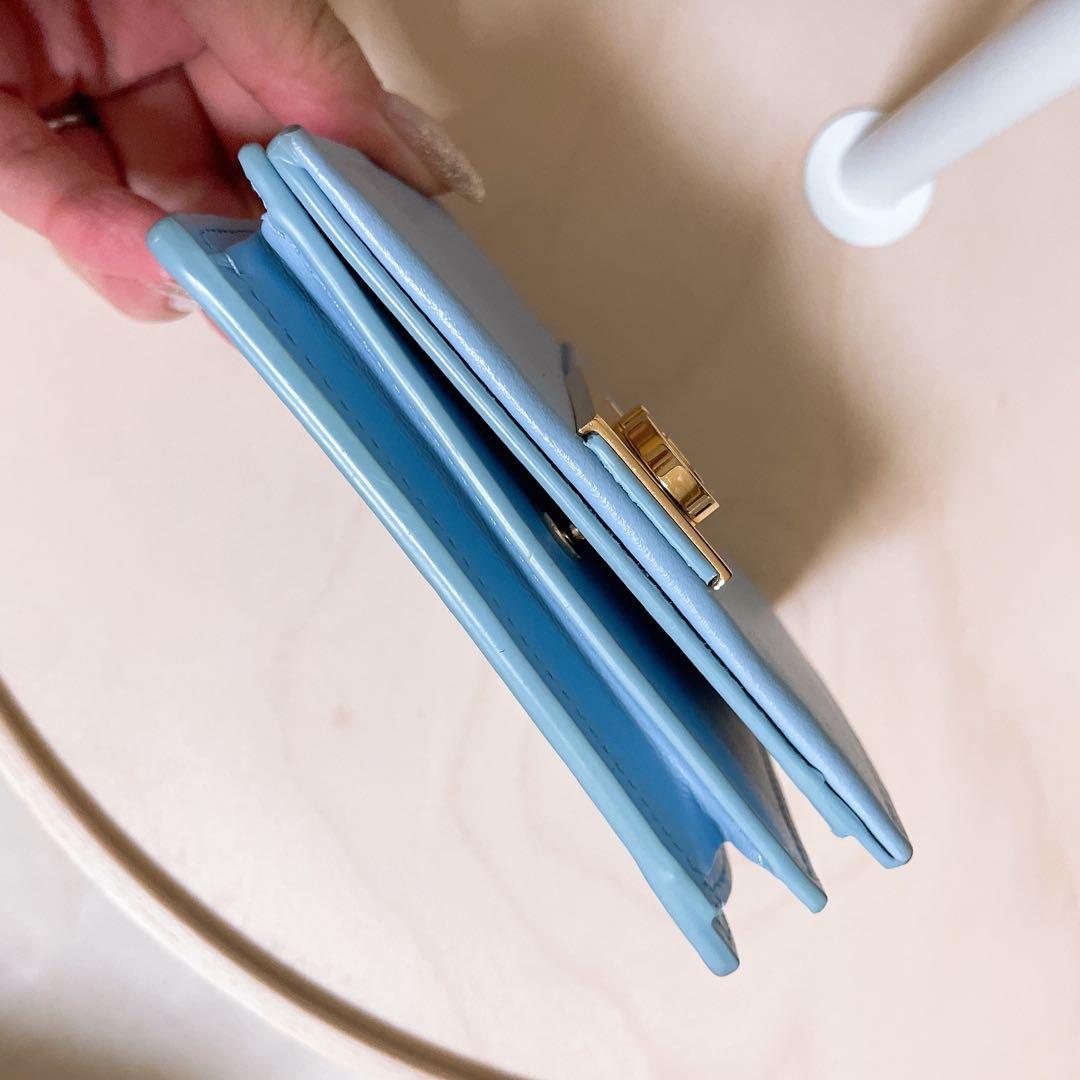 FERRAGAMO 二つ折り ハグ コンパクトウォレット ミニ財布 oggi掲載