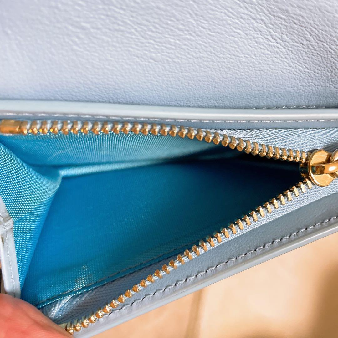 FERRAGAMO 二つ折り ハグ コンパクトウォレット ミニ財布 oggi掲載