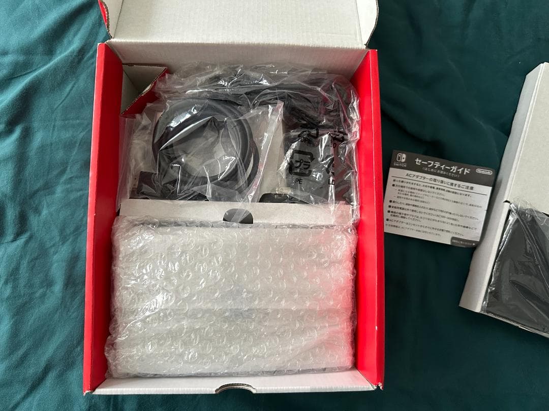 た*ん様 美品 Nintendo Switch 本体 ホワイト/ブラック