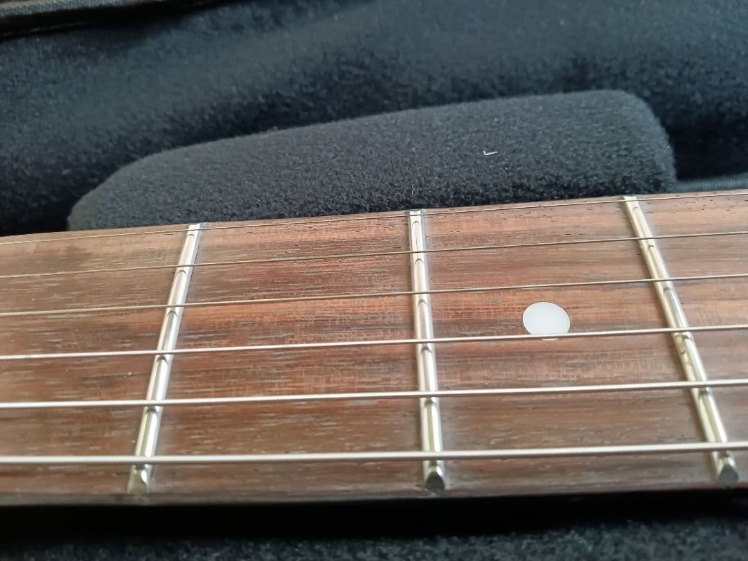 ストラトタイプ　 マッチングヘッド メタリックレッド　汎用ソフトケース付き