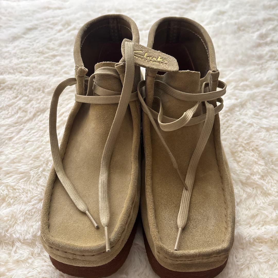Clarks ワラビー 26.5cm ベージュ CFS スエード ゴールドロゴ