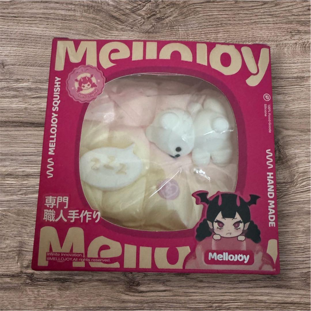 廃盤品✨激レア✨mellojoy スクイーズ　布団　ふとん　クマ　 メロジョイ