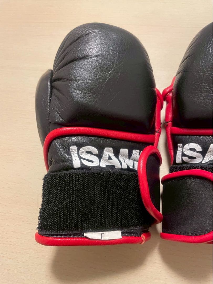 ISAMI ボクシンググローブ 黒/赤 オープンフィンガー Amazon | ISAMI