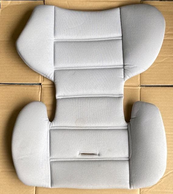 combi チャイルドシート CG-UIG 040178 クルムーヴ 　値下げ！