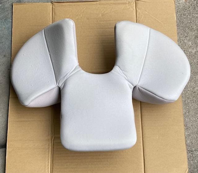 combi チャイルドシート CG-UIG 040178 クルムーヴ 　値下げ！