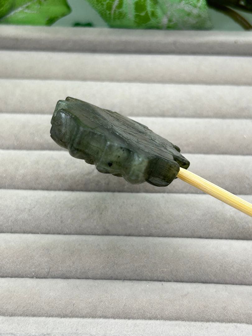 天然石ラブラドライト　きつねパーツ　No.1339