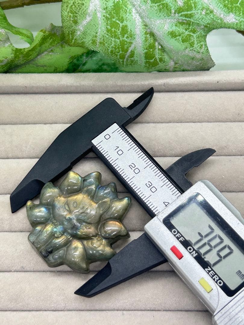 天然石ラブラドライト　きつねパーツ　No.1339