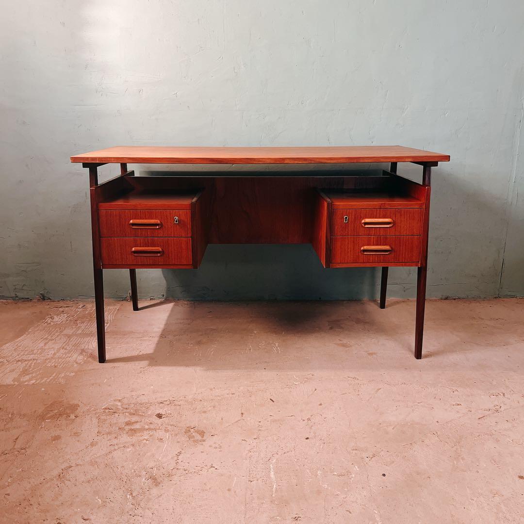 デンマーク　チーク材　デスク　北欧家具　北欧ビンテージ