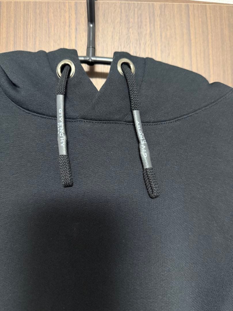 未使用品　GIVENCHY ブラック パーカー フード付き