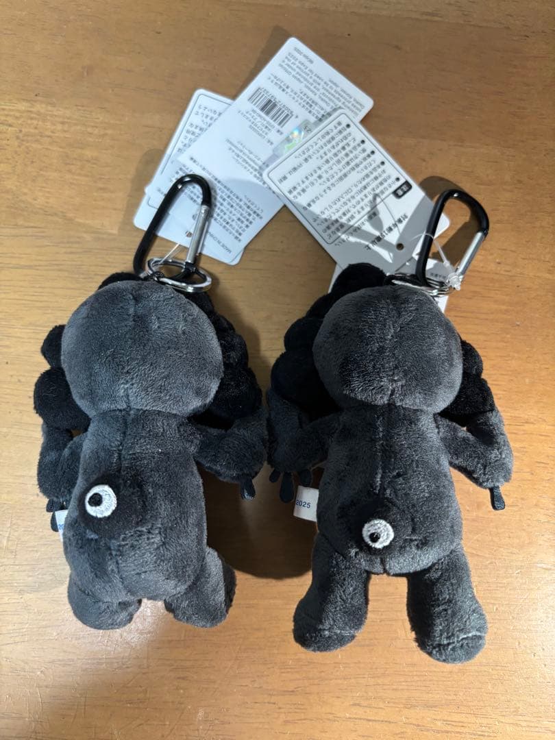 黒ミャクミャク カラビナ付きマスコット 立ち座りセット タグ付き