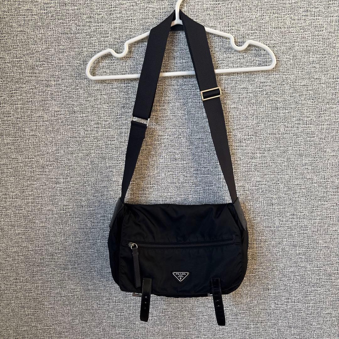 PRADA ブラック ショルダーバッグ　ロゴ　正規品