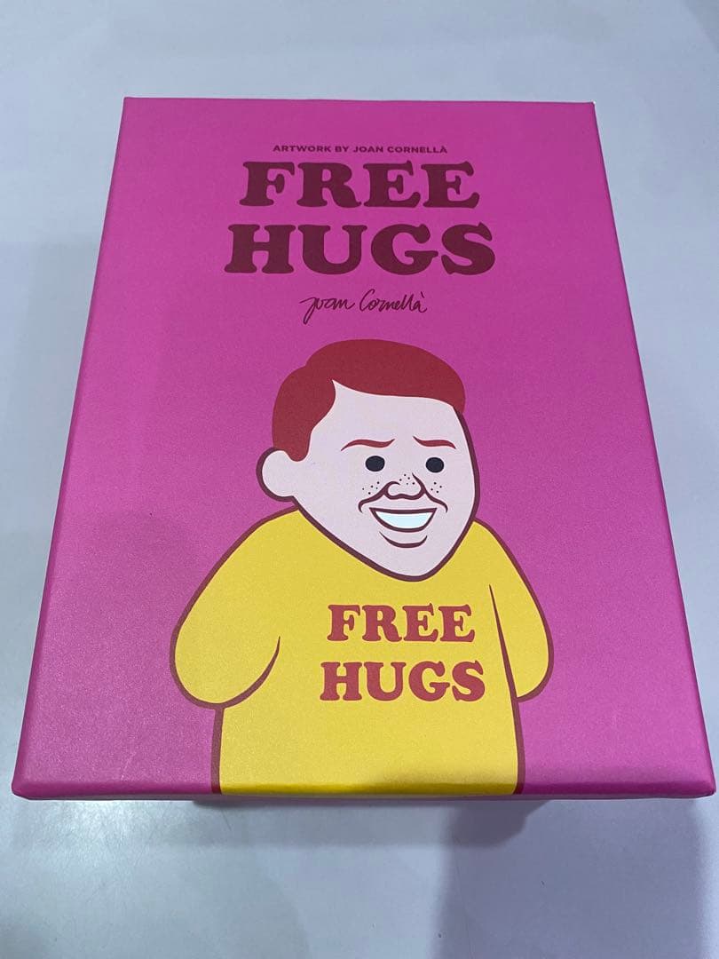 ホアン・コルネラ Joan Cornella フィギュア FREE HUGS Free Hugs' by Joan Cornella x AllRightsReserved - Vinyl Pulse