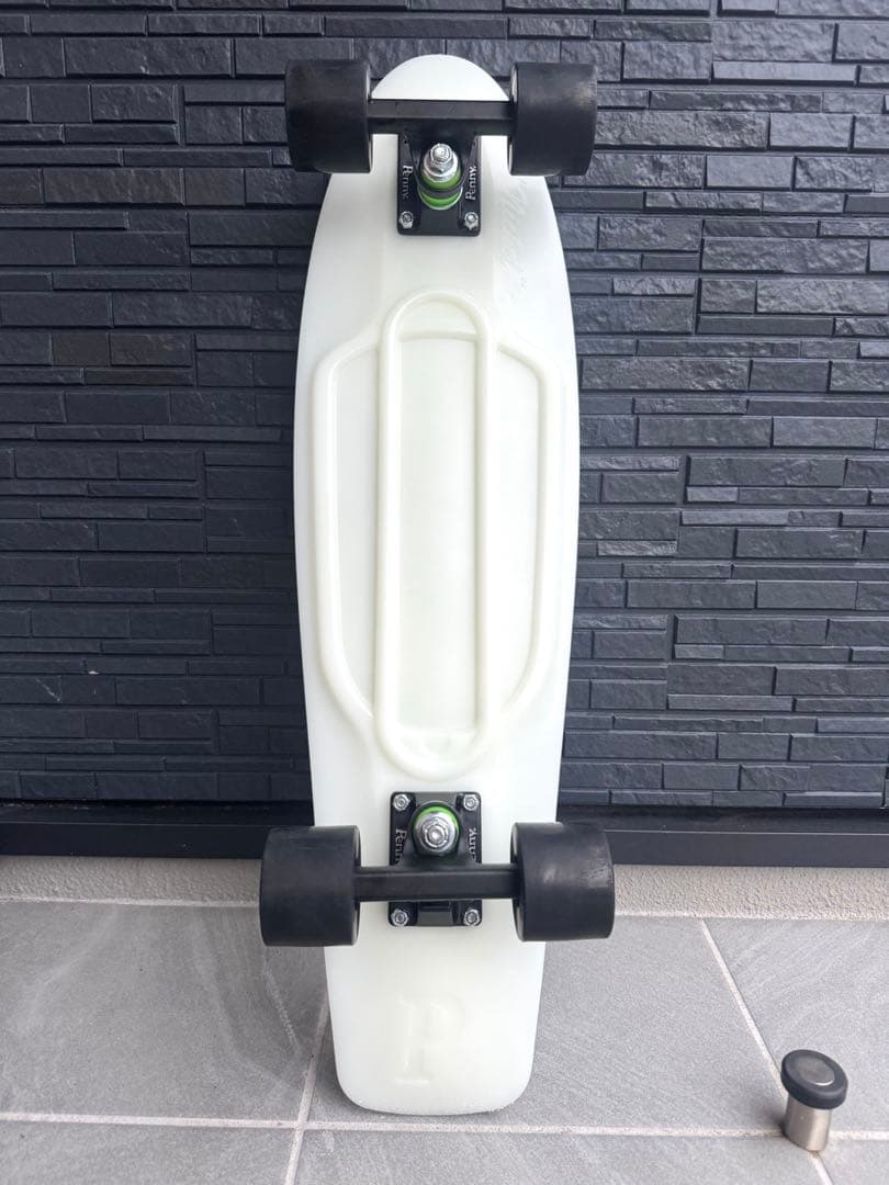 送料込み！【程度良】Penny ペニースケートボード　27インチ　蓄光デッキ