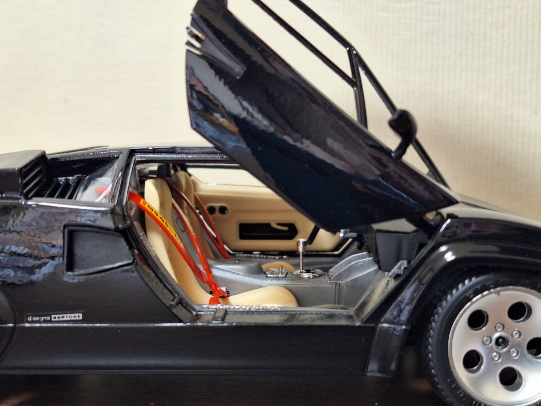 ミニカー ランボルギーニ カウンタック 1/18 ブラック