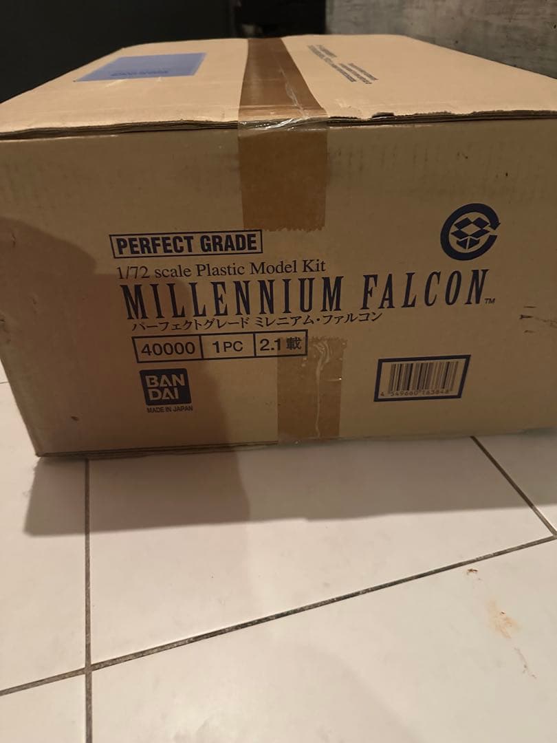 バンダイ ミレニアム・ファルコン 1/72スケール未開封品 バンダイ ミレニアム・ファルコン 1/72スケール未開封品 バンダイ