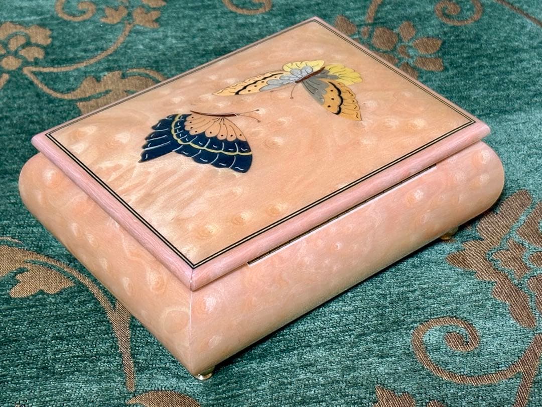 小樽オルゴール堂 オルゴール木製 色絵蝶々図曲:世界に一つだけの花 宝石箱化粧箱