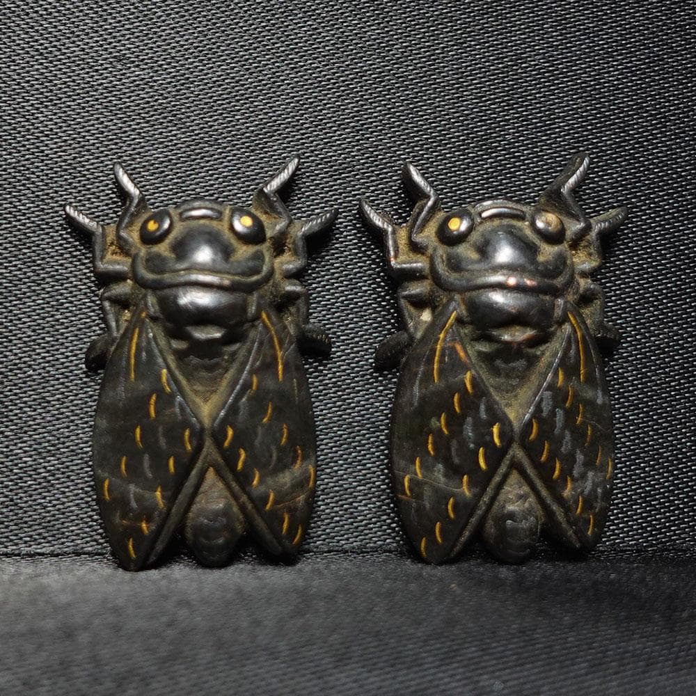 赤銅地容彫蝉図目貫　無銘　高肉彫　金銀象嵌　毛彫　再生復活　cicada　蝉時雨