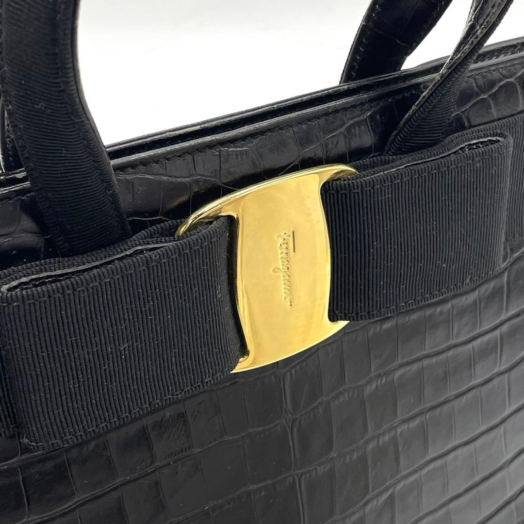 美品● フェラガモ ハンドバッグ ヴァラリボン 金具 クロコ ブラック レザー