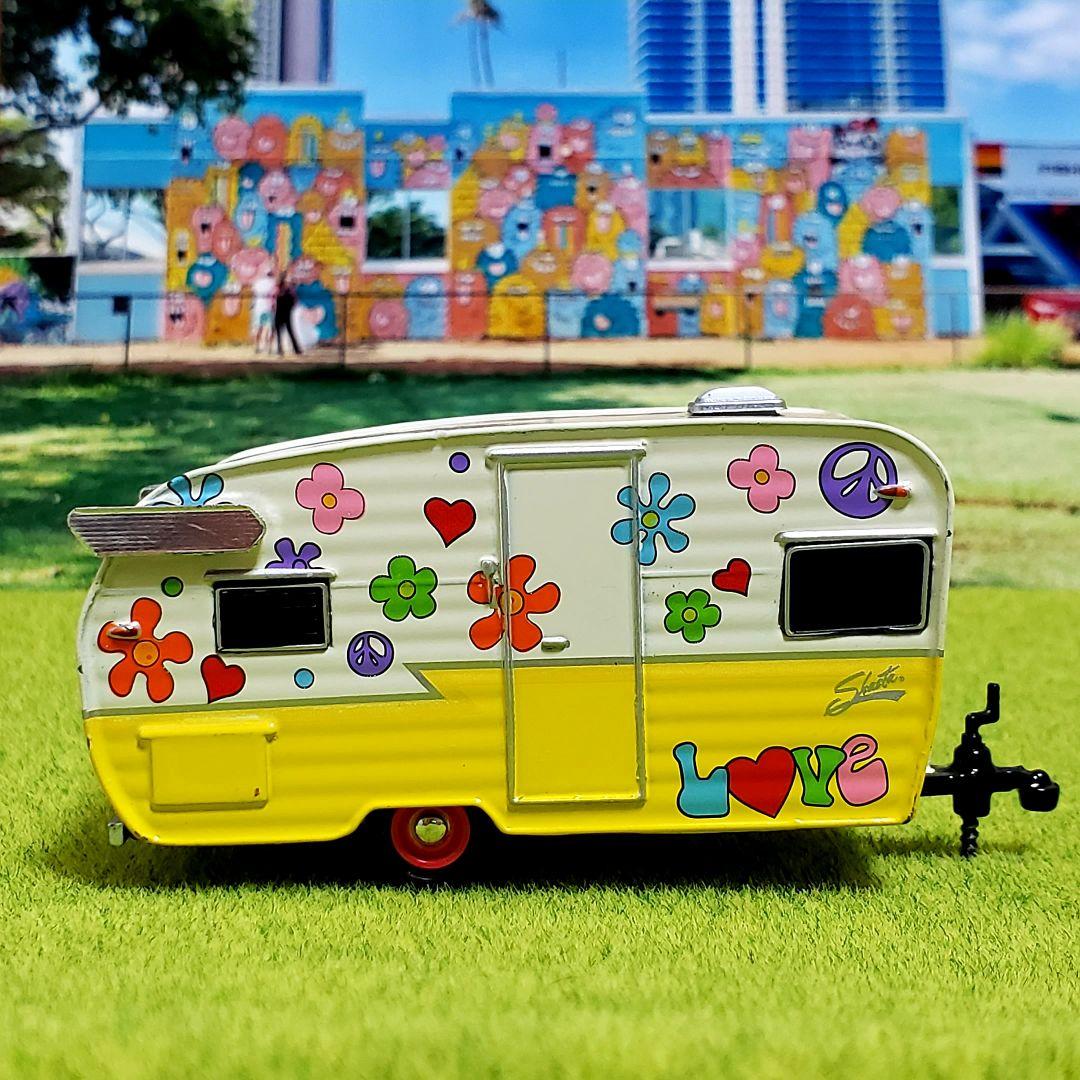 グリーンライト　キャンピングトレーラー　可愛い　幸せの黄色いトレーラー♪