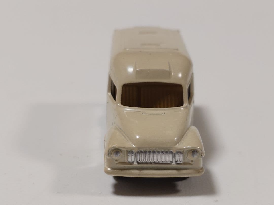 MATCHBOX 　No.14 　LOMAS AMBULANCE