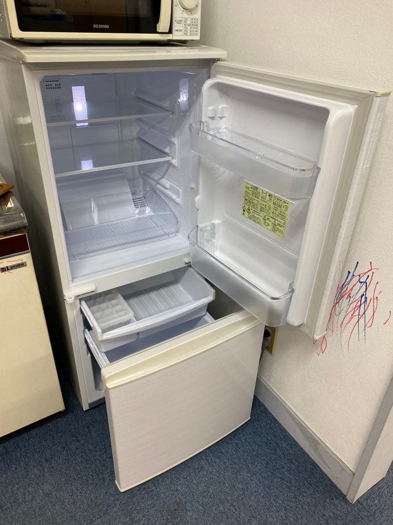シャープ 冷蔵庫 SJ-D14F-W 2020年製　値下げ