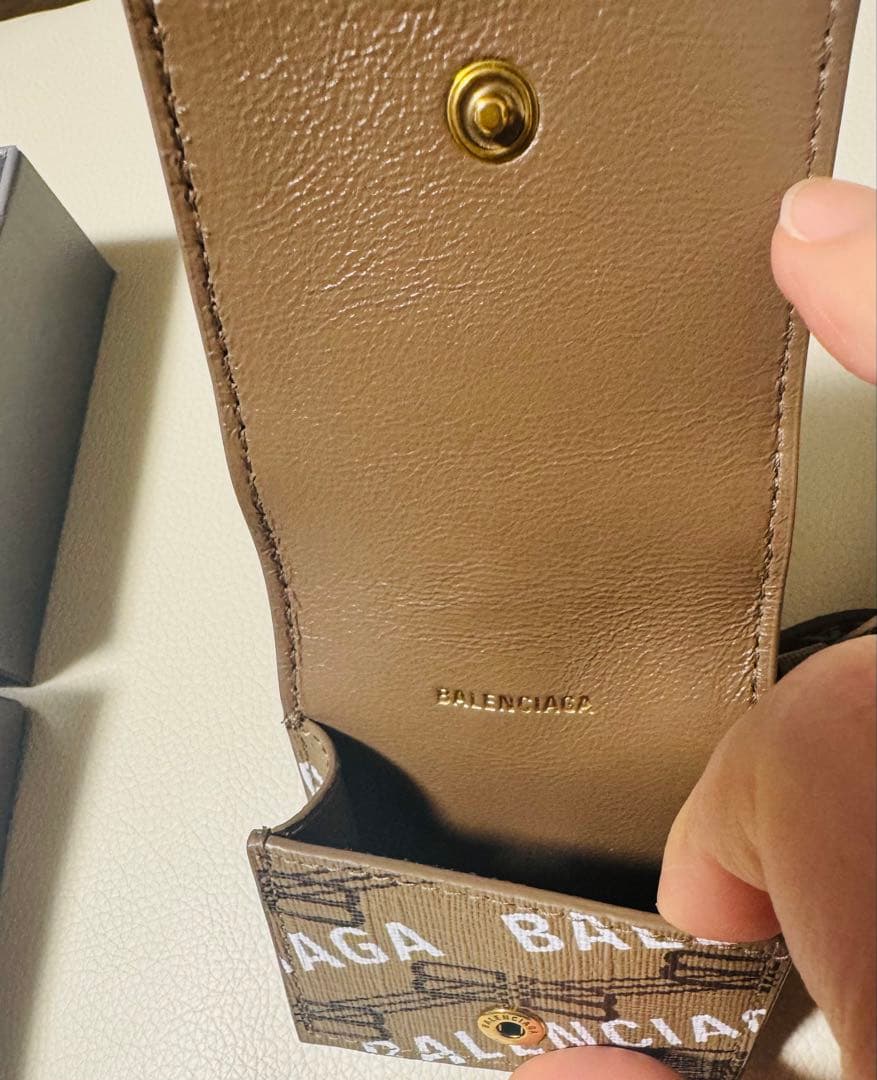 最終値下げ新品未使用品バレンシアガ 702589 ストラップ付 イヤホン ケース