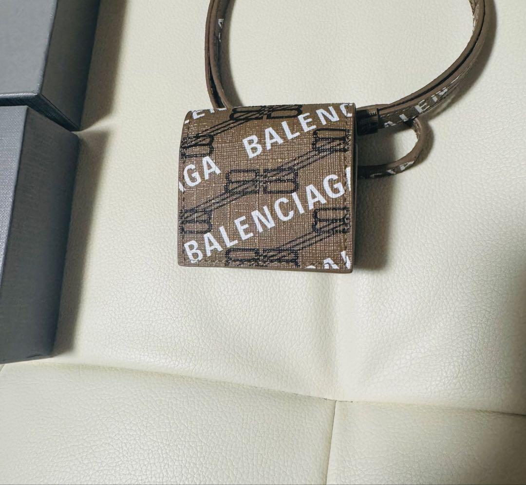 最終値下げ新品未使用品バレンシアガ 702589 ストラップ付 イヤホン ケース