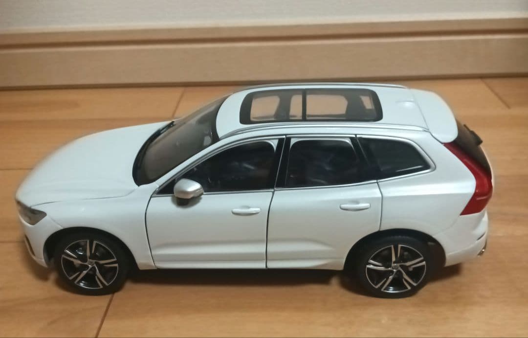 VOLVO XC60 ホワイト 1/18 スケール 楽天市場】VOLVO特注 1/18 ボルボ XC60 リチャージ (ホワイト) 2022