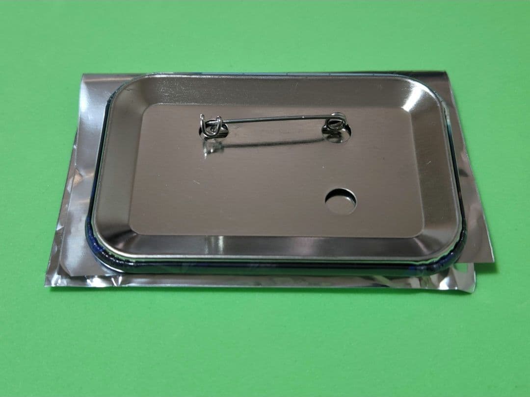 【希少】ユーリ!!! on ICE MIZUNO ミズノ 缶バッジ