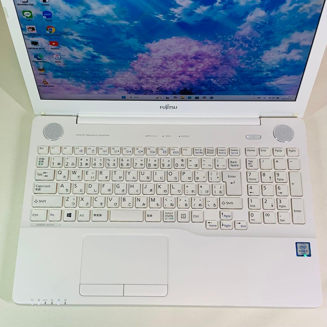 Core i7✨SSD1TB✨32GB✨カメラ✨ホワイト✨富士通✨ノートパソコン