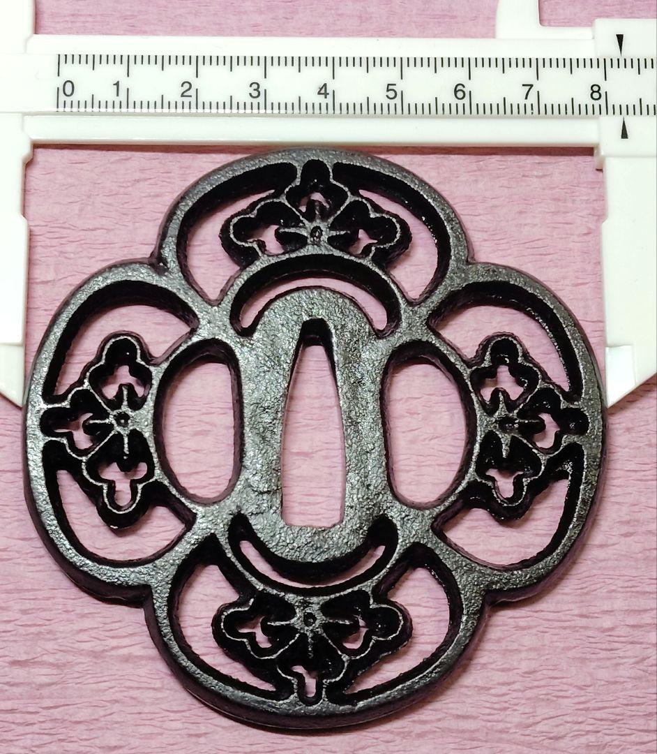 刀装具 鐔 鍔 無銘 鉄地 花菱図 木瓜形鐔 時代物