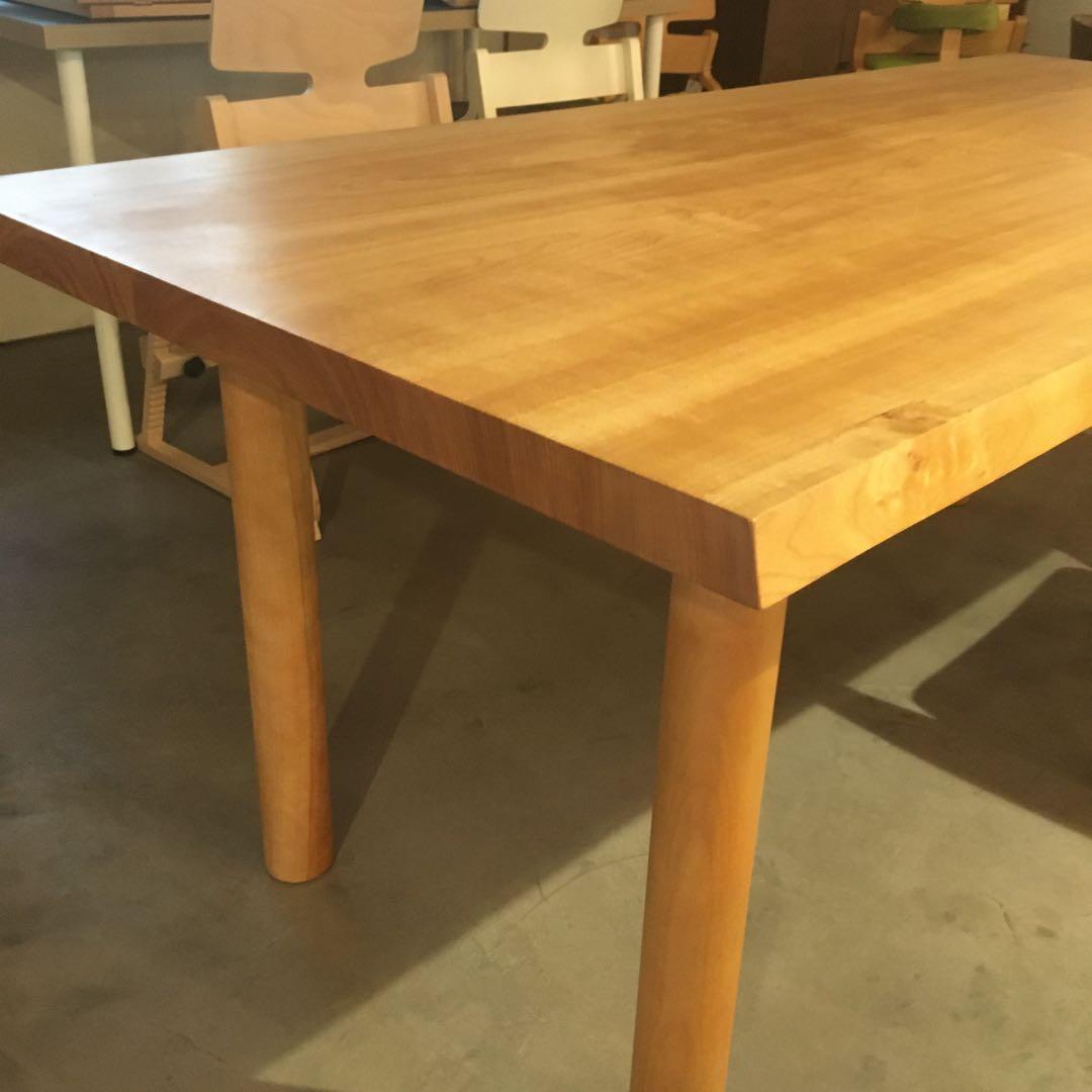 天然耳付きダイニングテーブル　さくら材