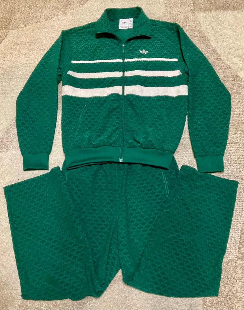 adidas モノグラムセットアップ/カレッジグリーン(上S/下M)