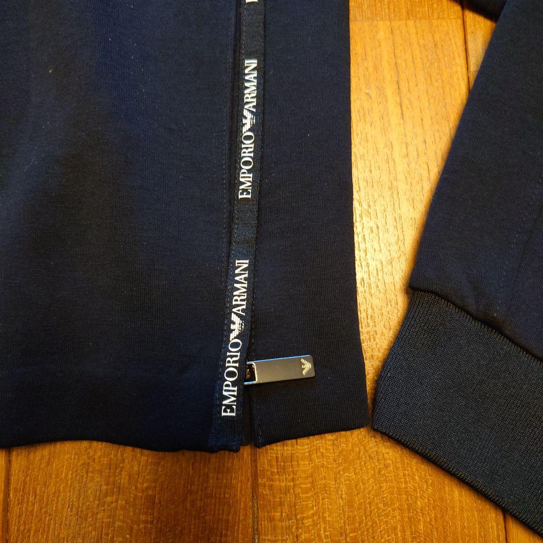 エンポリオアルマーニ　キッズ黒トレーナー１４Ａ(166CM)