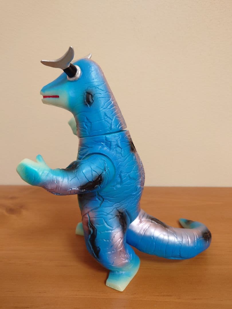 バンダイ ブルマァク 復刻版 ソフビ 蓄光 エレキング ウルトラセブン