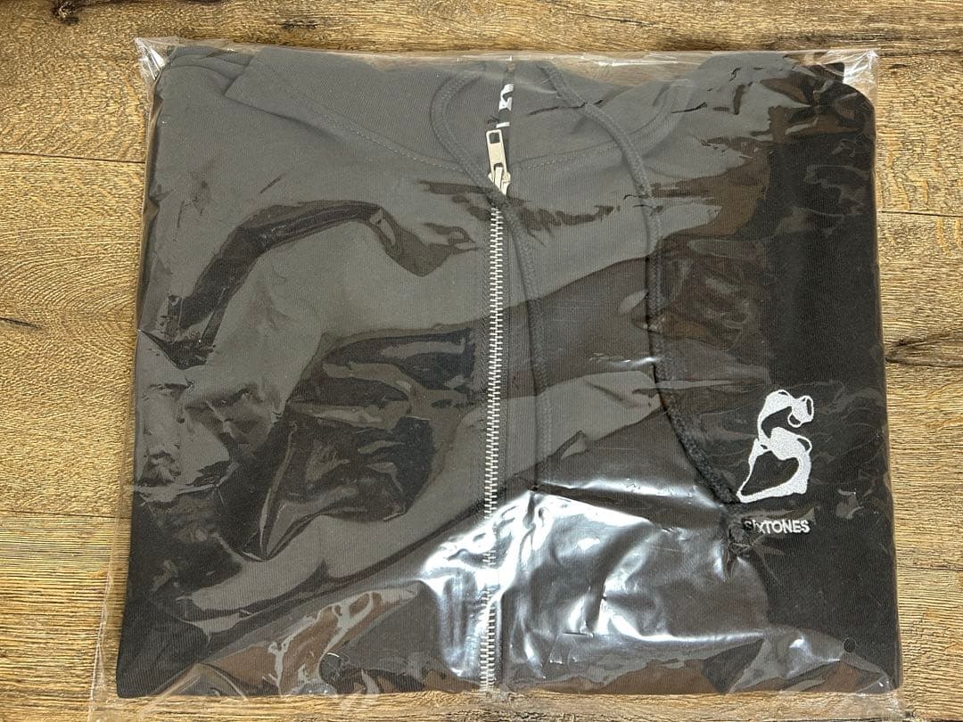 MILESixTONES パーカー　SixTONESパーカー MILESixTONES パーカー SixTONES - メルカリ