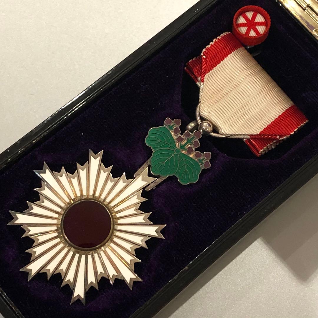 送料無料】 旧日本軍 陸軍 海軍 勲章 記章 勲六等単光旭日章 略綬 銀字