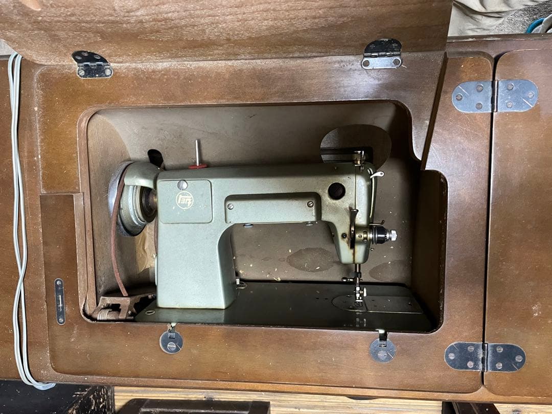 愛知工業 足踏みミシン アンティーク ミシン 鉄脚 昭和レトロ トヨタ