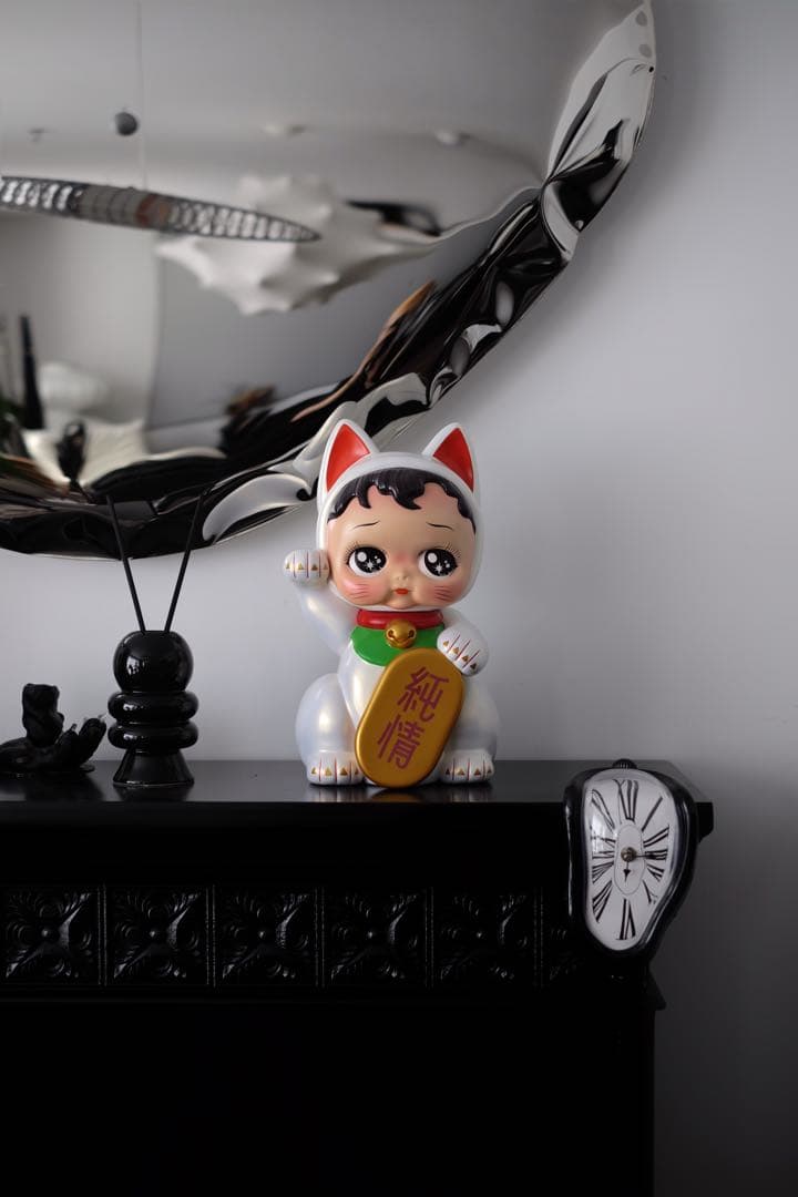 純情・招き猫　真珠光沢エディション　ラッキーキャット　　フィギュア　おもちゃ