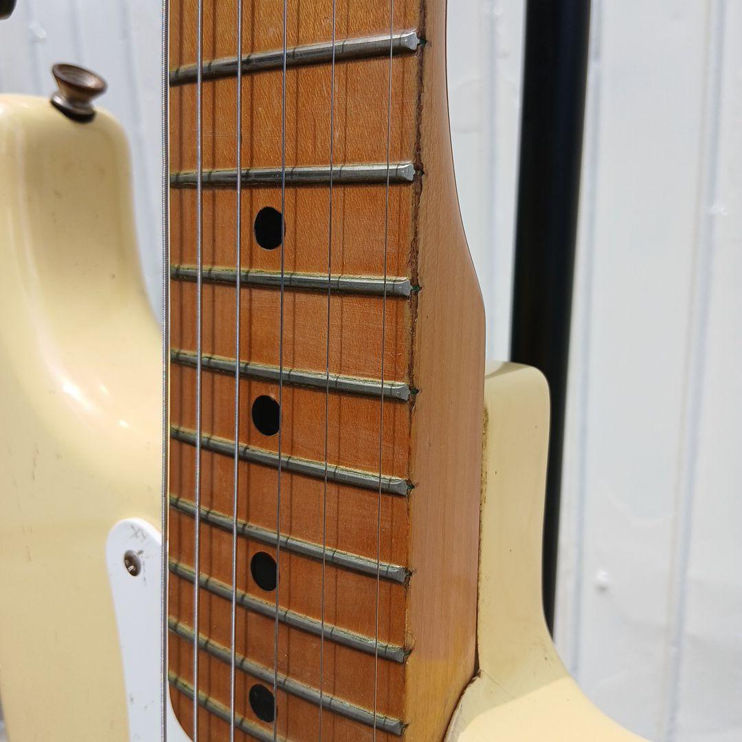 ジャパンビンテージ　AriaPro2　Strikin'Sound　ストラトタイプ