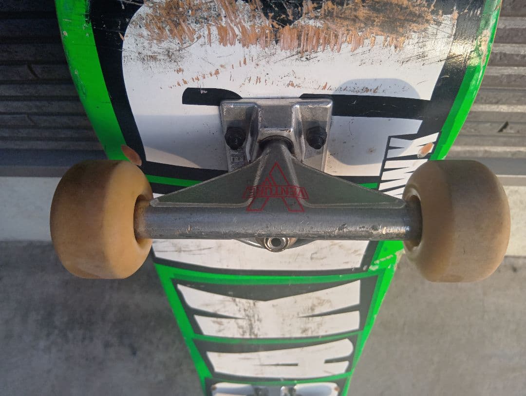 BAKER グリーン スケートボード