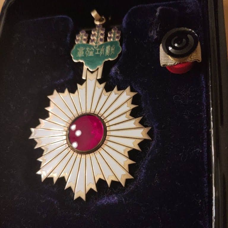 極美品! 完品】勲二等旭日重光章 略章 略綬付 本物保証 明治勲章 368