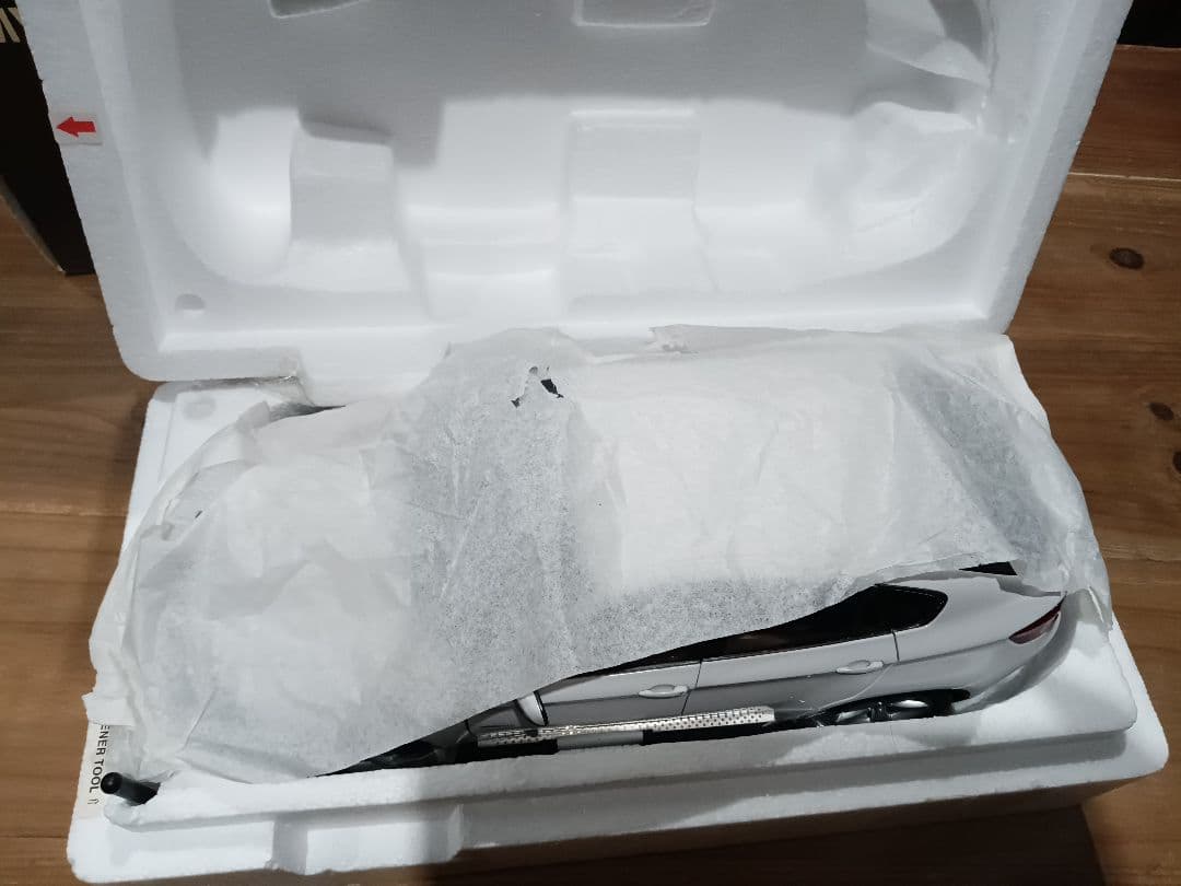 1/18 京商　BMW X6 xDrive 50i ミニカー　ホワイト