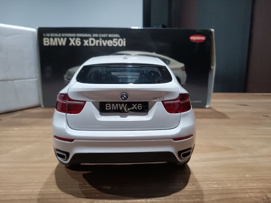 1/18 京商　BMW X6 xDrive 50i ミニカー　ホワイト