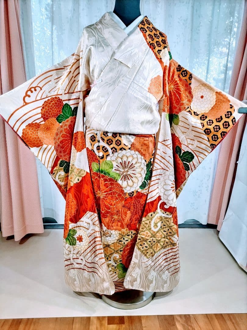 振袖フルセット 駒刺繡 金彩 絞り 金駒刺繍と絞りの振袖【HIBIKI-106