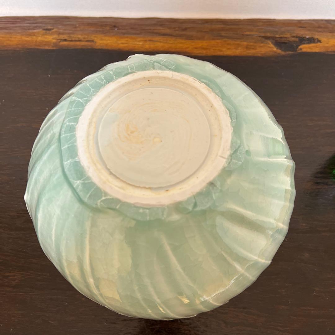 青磁の花器 魅力的なフォルム 一点物