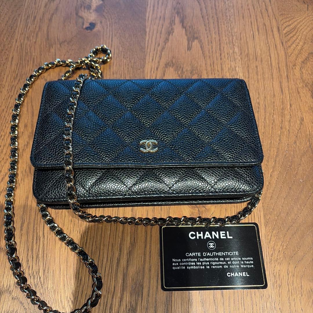 シャネル チェーンウォレット ブラック ゴールド金具