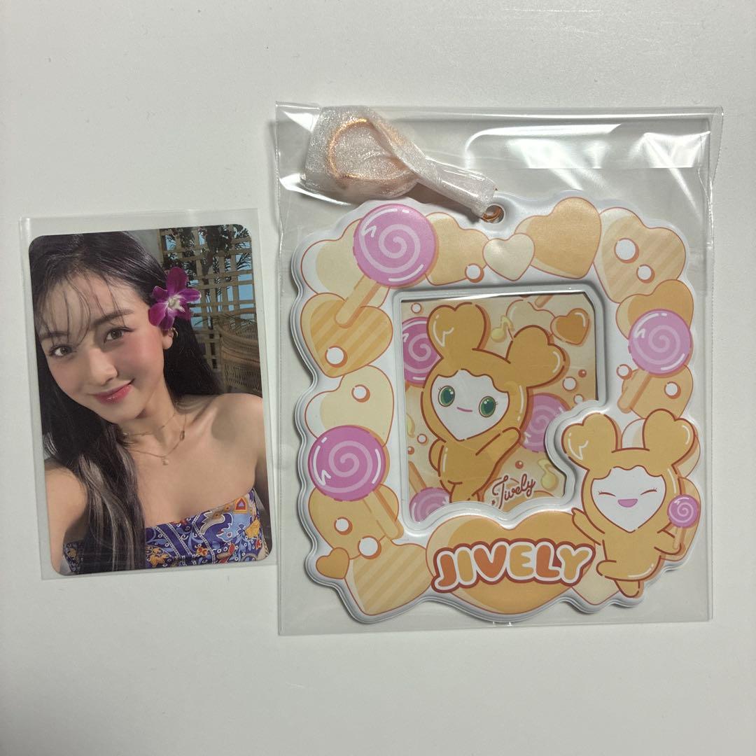 TWICE LOVELYS カードホルダー ジヒョ ジブリー トレカ付き - メルカリ