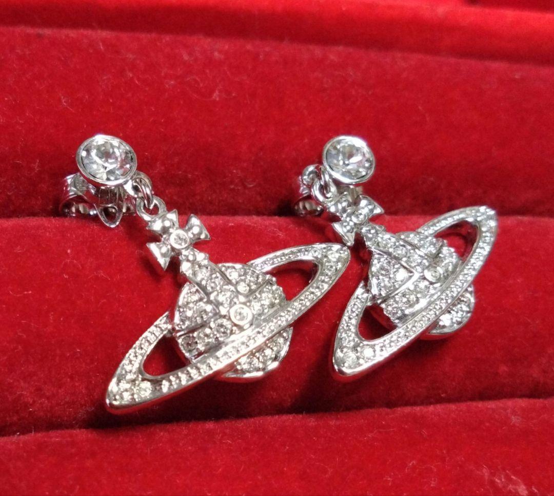 Vivienne Westwooオーブピアス シルバー縦2.5cm 横2.5cm