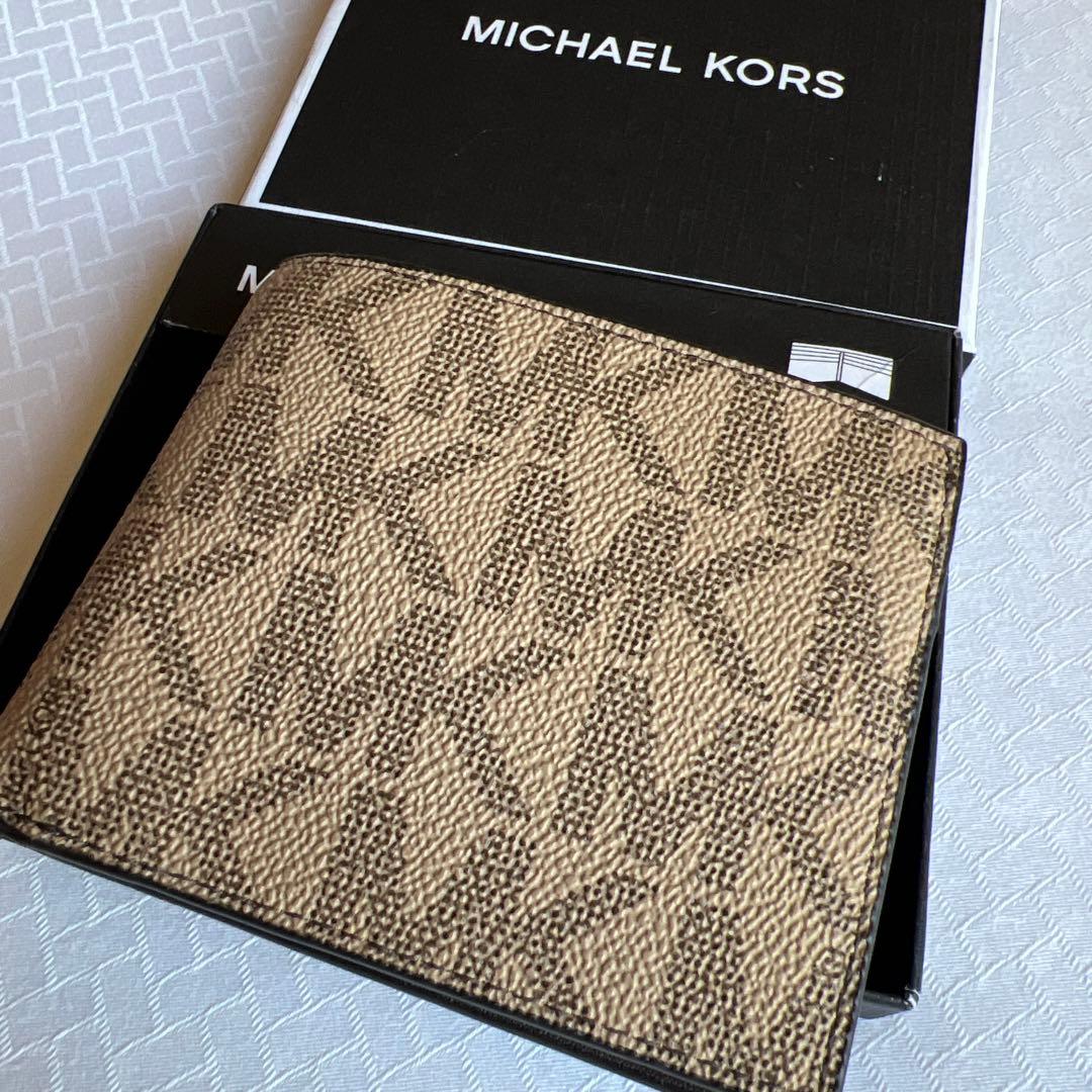 新品新作MICHAEL KORS ロゴ入り　スリム二つ折り財布 メンズ4万の品